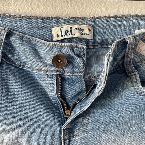 VTG L.E.I. Ashley Low Rise Micro Mini Shorts Junior 7 Light Wash Embroidered Y2K - Picture 6 of 15